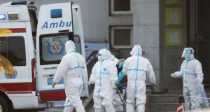 Pensó que tenía coronavirus, se tiró de un puente y dio negativo