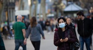 Alerta Mundial: más de 200 científicos sostienen que el covid se transmite también por el aire